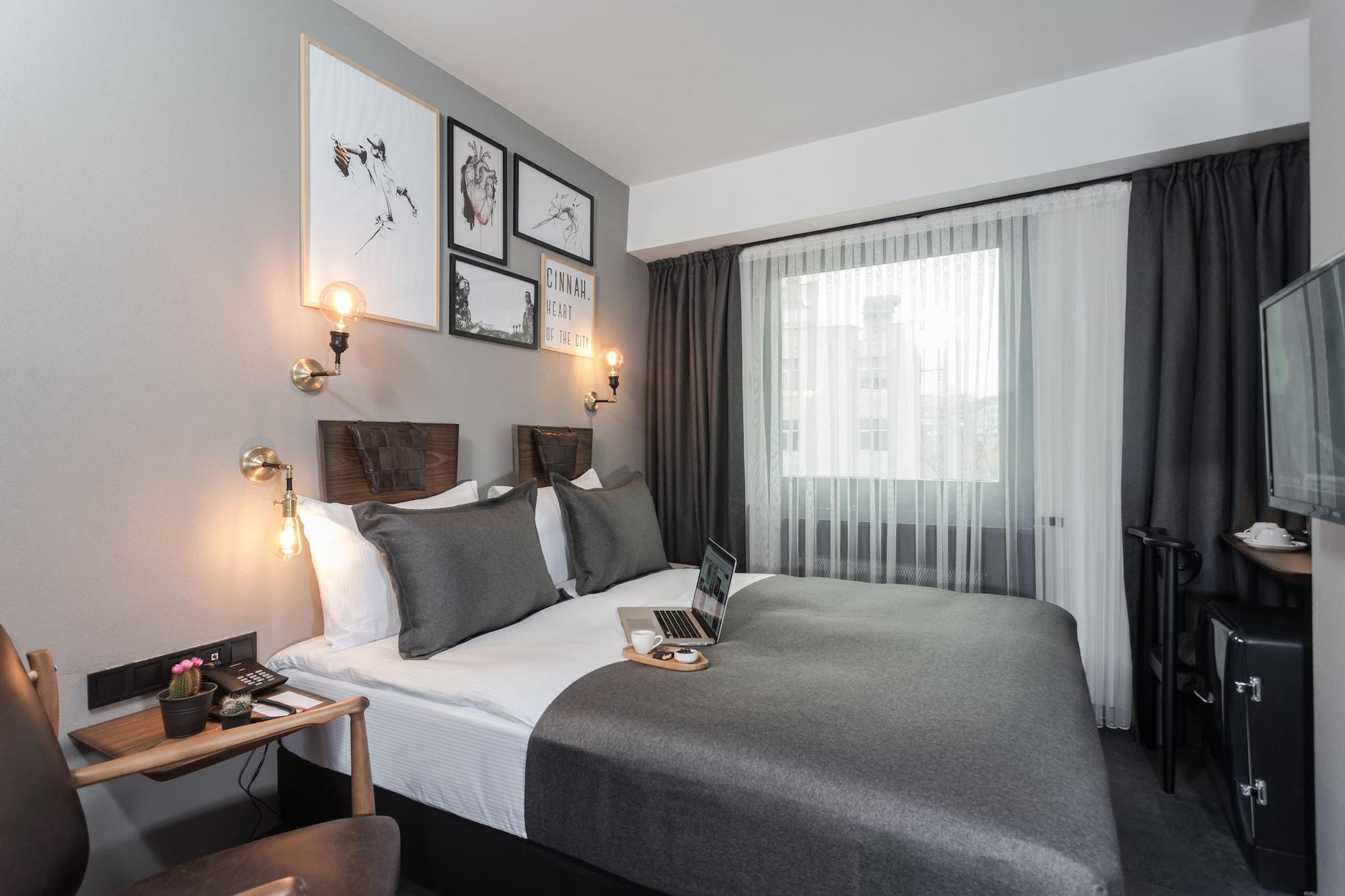Hotel Cinnah 4*